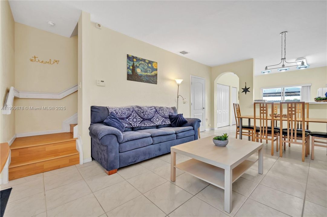 Activo con contrato: $399,000 (2 camas, 2 baños, 1130 Pies cuadrados)