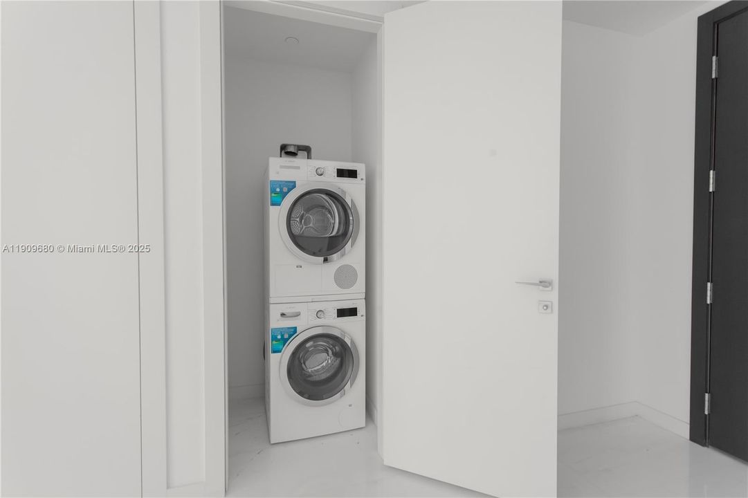 For Rent: $15,000 (2 beds, 3 baths, 1829 Square Feet)