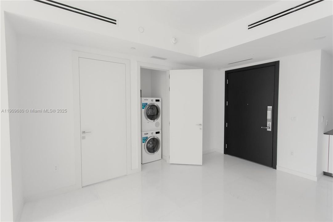 For Rent: $15,000 (2 beds, 3 baths, 1829 Square Feet)