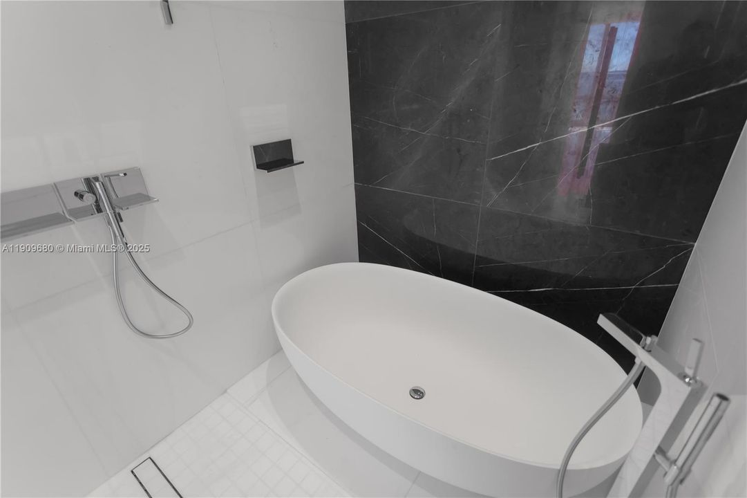 For Rent: $15,000 (2 beds, 3 baths, 1829 Square Feet)