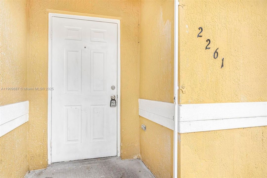 For Rent: $2,699 (3 beds, 2 baths, 1253 Square Feet)