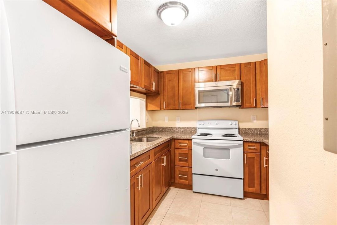For Rent: $2,699 (3 beds, 2 baths, 1253 Square Feet)