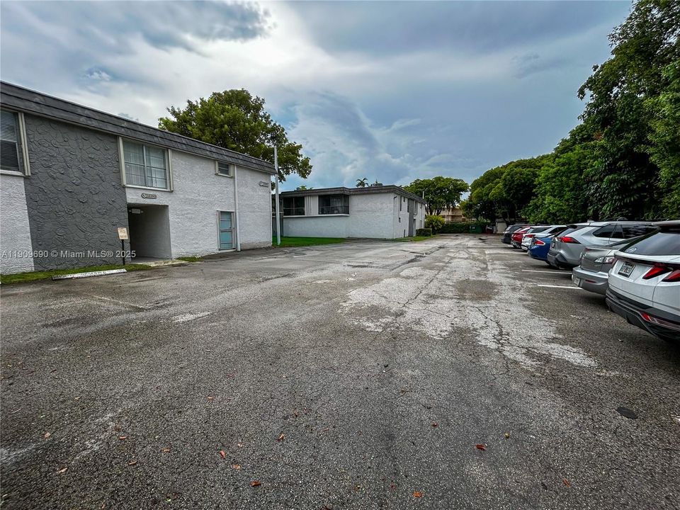 Recently Rented: $1,800 (1 beds, 1 baths, 765 Square Feet)