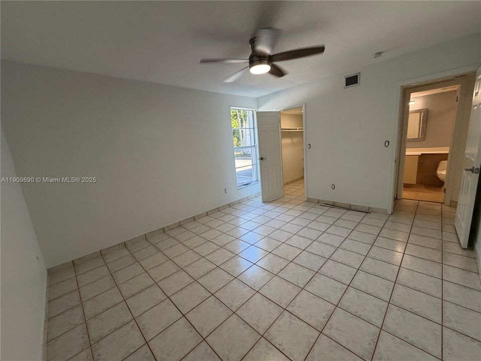 Recently Rented: $1,800 (1 beds, 1 baths, 765 Square Feet)