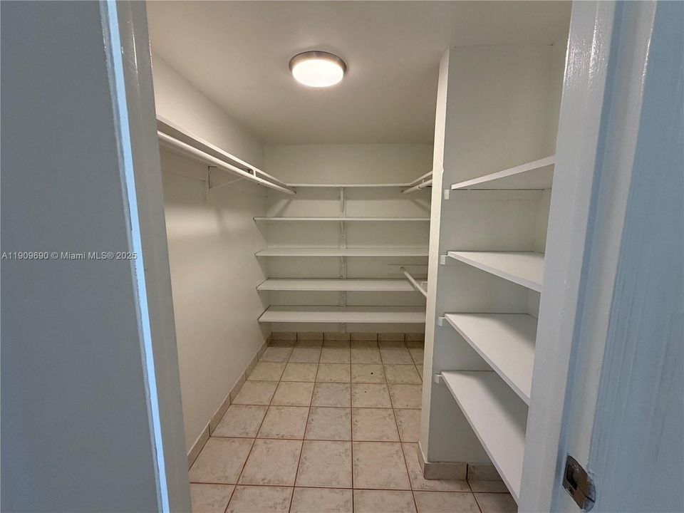 Recently Rented: $1,800 (1 beds, 1 baths, 765 Square Feet)