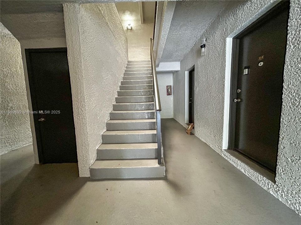 Recently Rented: $1,800 (1 beds, 1 baths, 765 Square Feet)