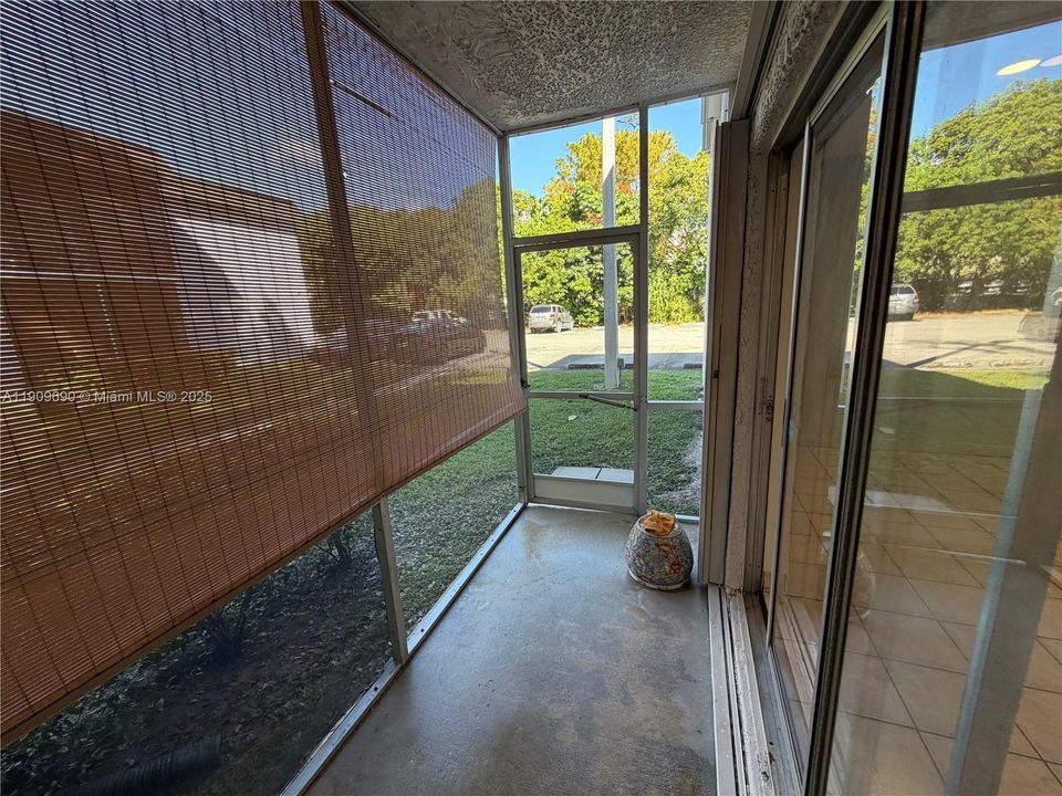 Recently Rented: $1,800 (1 beds, 1 baths, 765 Square Feet)