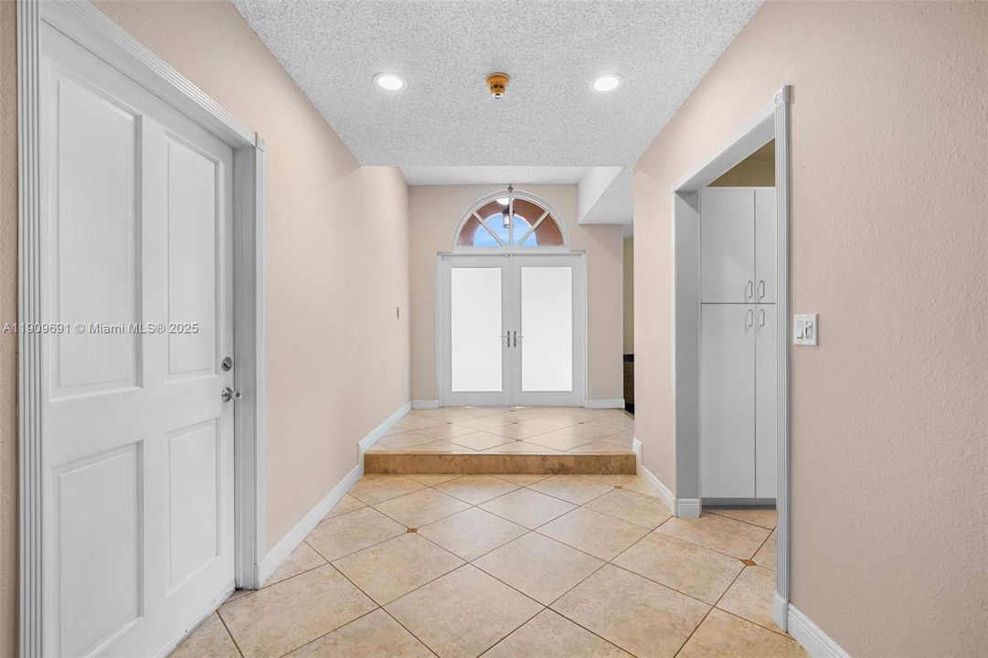 待售: $950,000 (3 贝兹, 2 浴室, 1668 平方英尺)