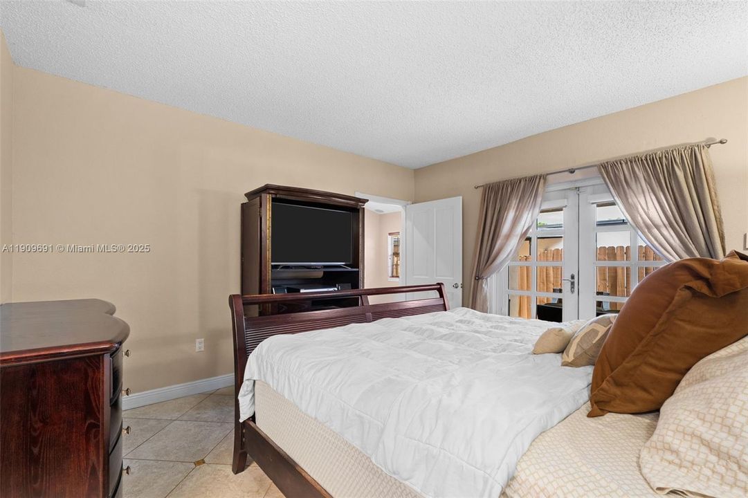 待售: $950,000 (3 贝兹, 2 浴室, 1668 平方英尺)