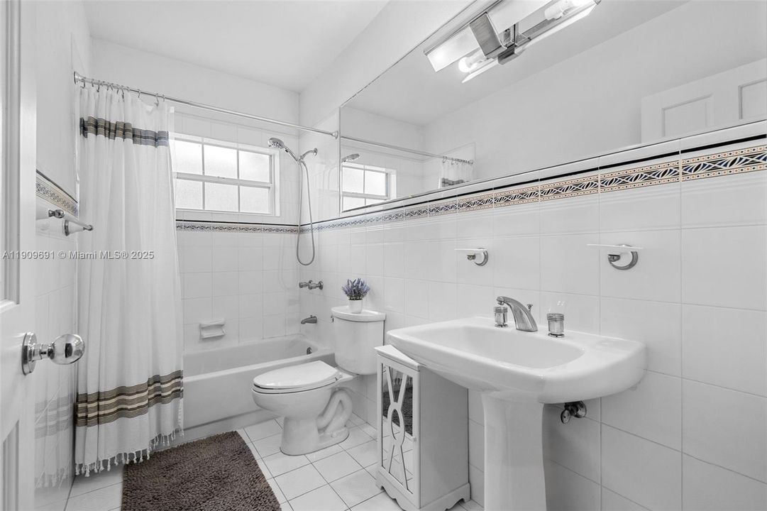 待售: $950,000 (3 贝兹, 2 浴室, 1668 平方英尺)