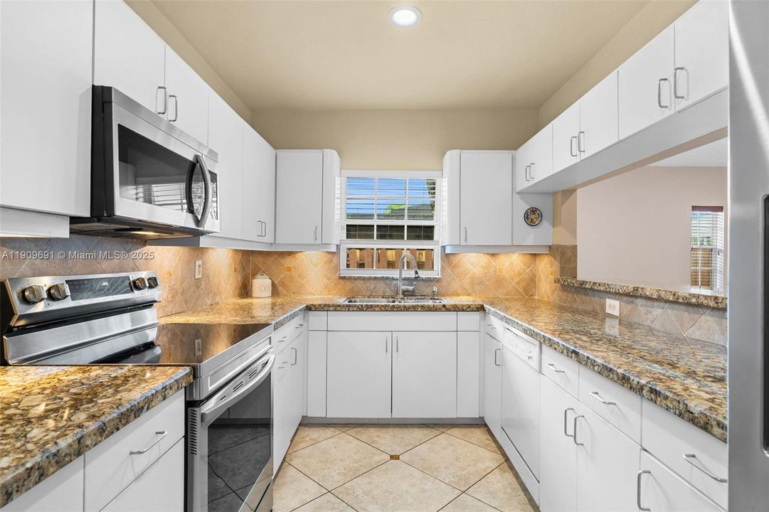 待售: $950,000 (3 贝兹, 2 浴室, 1668 平方英尺)