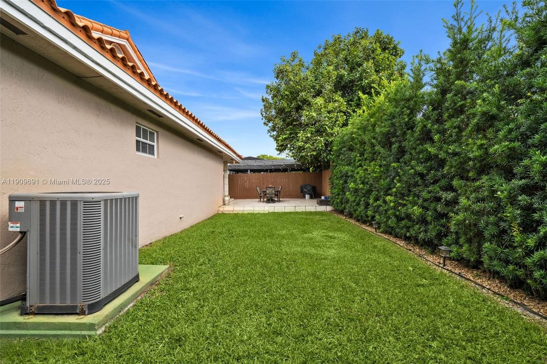 待售: $950,000 (3 贝兹, 2 浴室, 1668 平方英尺)