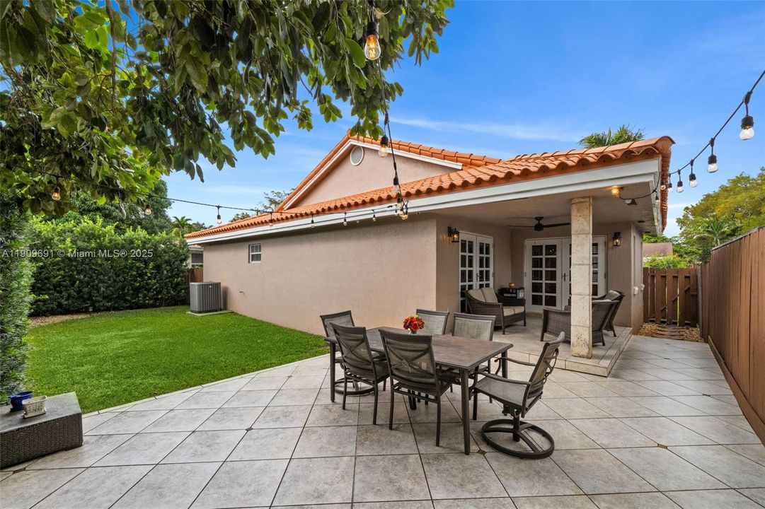 待售: $950,000 (3 贝兹, 2 浴室, 1668 平方英尺)