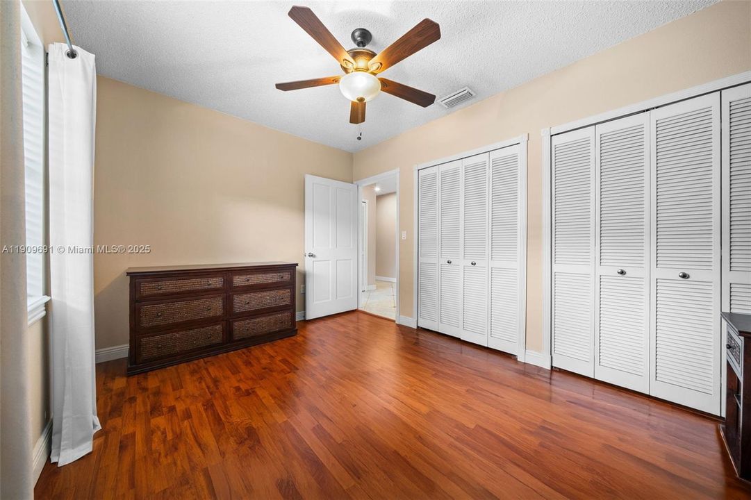 待售: $950,000 (3 贝兹, 2 浴室, 1668 平方英尺)