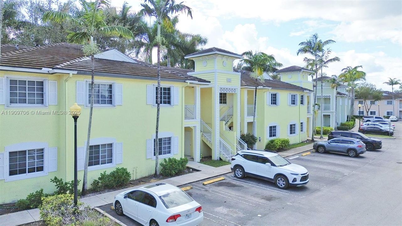 待售: $265,000 (2 贝兹, 2 浴室, 1048 平方英尺)