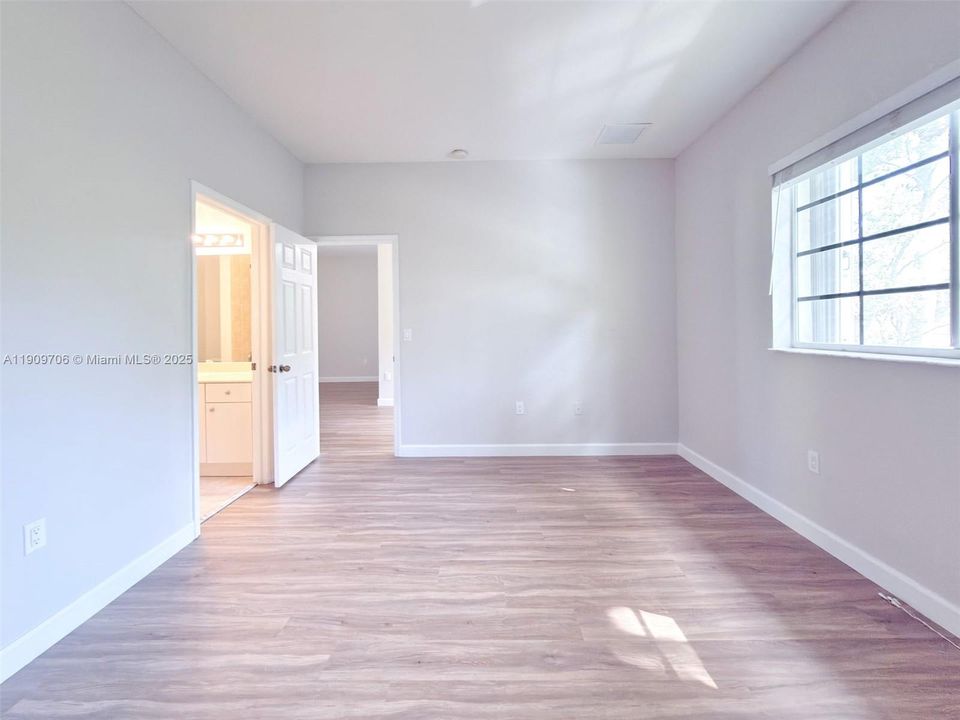 待售: $265,000 (2 贝兹, 2 浴室, 1048 平方英尺)