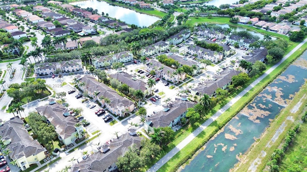 待售: $265,000 (2 贝兹, 2 浴室, 1048 平方英尺)