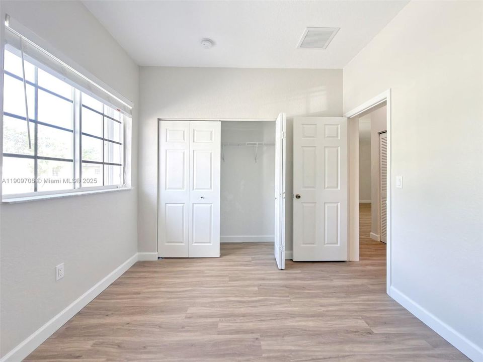 待售: $265,000 (2 贝兹, 2 浴室, 1048 平方英尺)