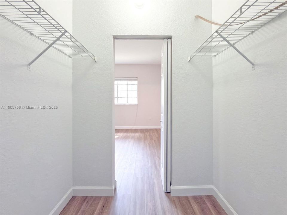 待售: $265,000 (2 贝兹, 2 浴室, 1048 平方英尺)