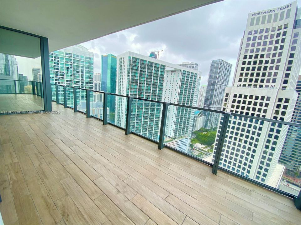 Recientemente alquilado: $6,950 (2 camas, 2 baños, 1265 Pies cuadrados)