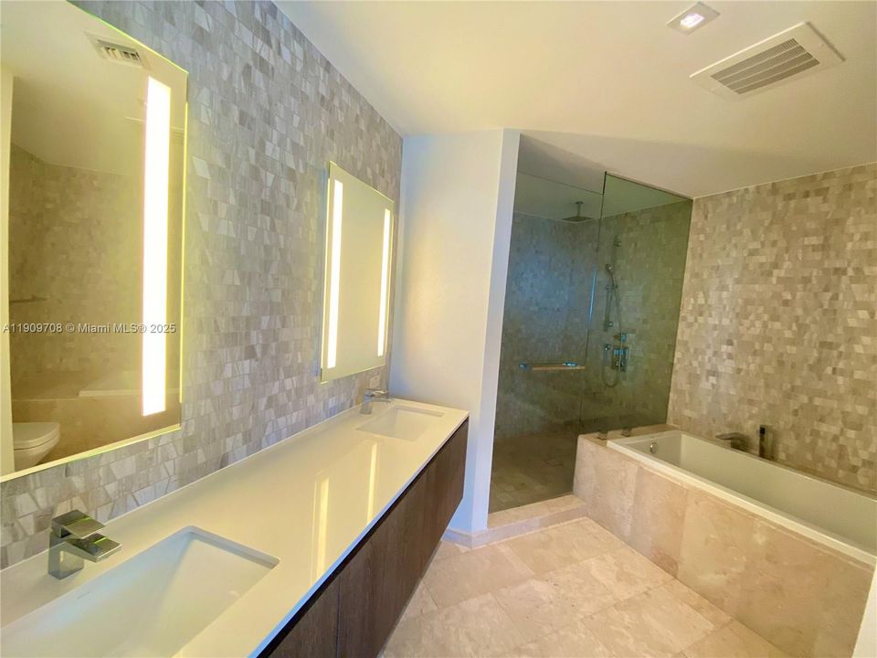 Recientemente alquilado: $6,950 (2 camas, 2 baños, 1265 Pies cuadrados)