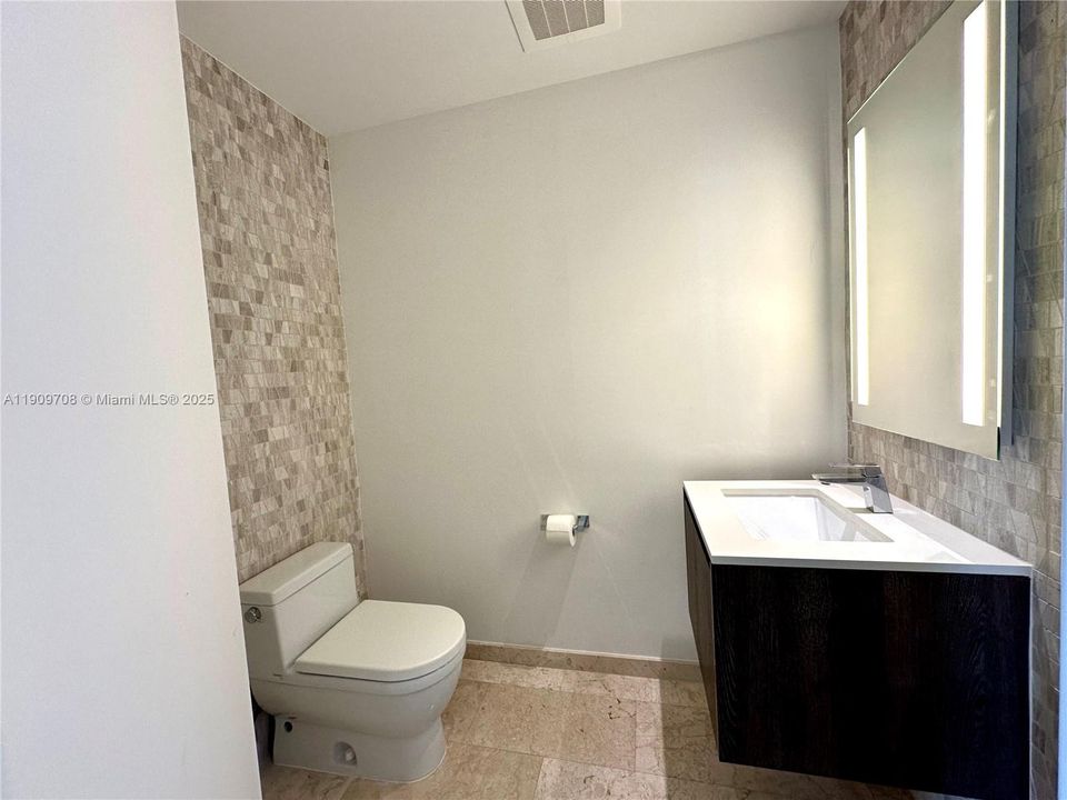 Recientemente alquilado: $6,950 (2 camas, 2 baños, 1265 Pies cuadrados)