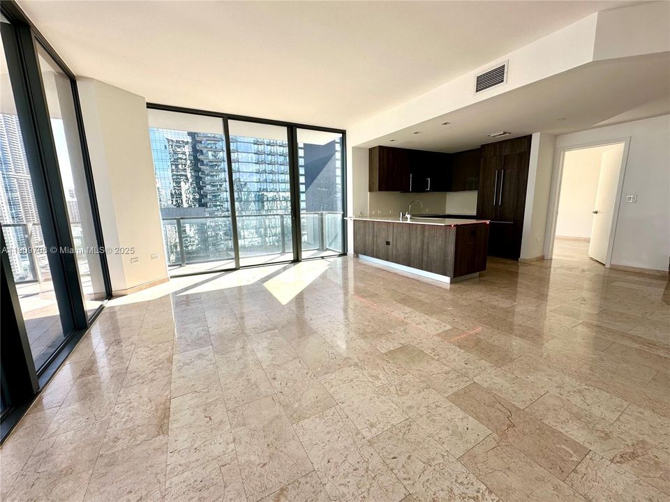 Recientemente alquilado: $6,950 (2 camas, 2 baños, 1265 Pies cuadrados)