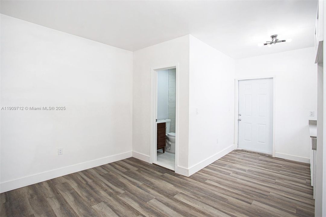 Recientemente alquilado: $1,700 (2 camas, 1 baños, 800 Pies cuadrados)