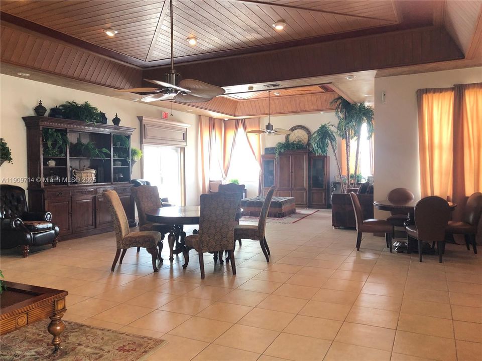 Activo con contrato: $2,100 (1 camas, 1 baños, 899 Pies cuadrados)