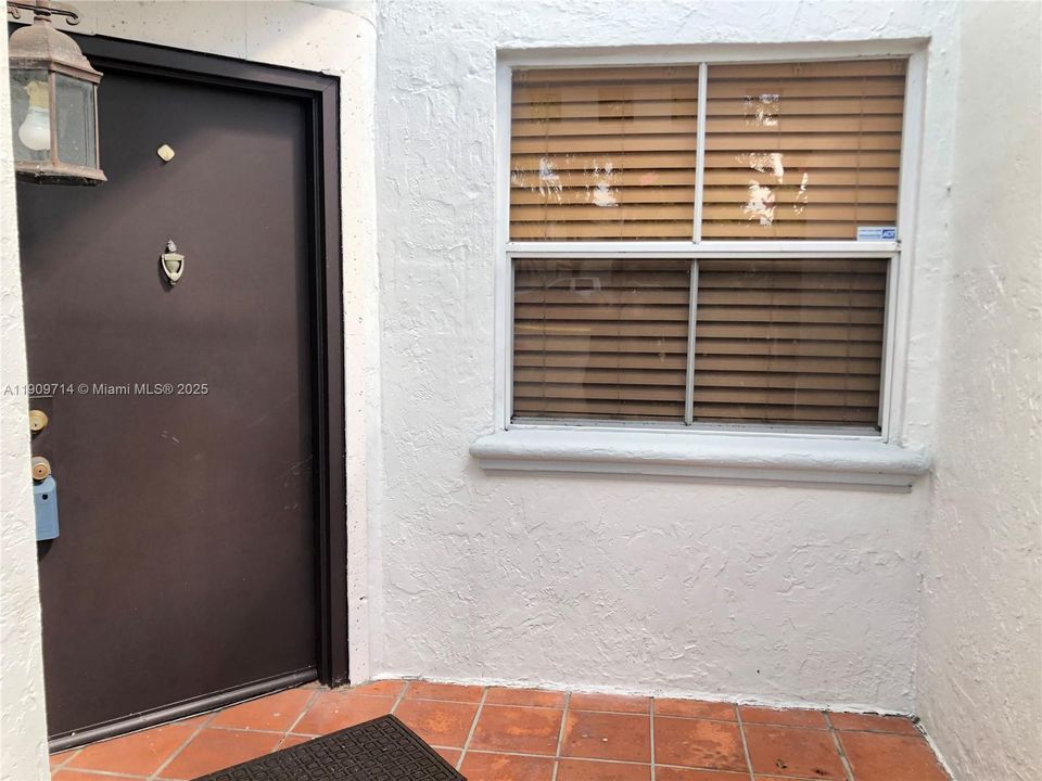 Activo con contrato: $2,100 (1 camas, 1 baños, 899 Pies cuadrados)