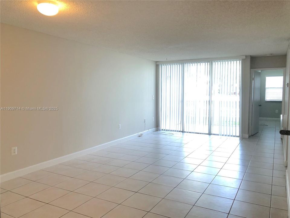 Activo con contrato: $2,100 (1 camas, 1 baños, 899 Pies cuadrados)