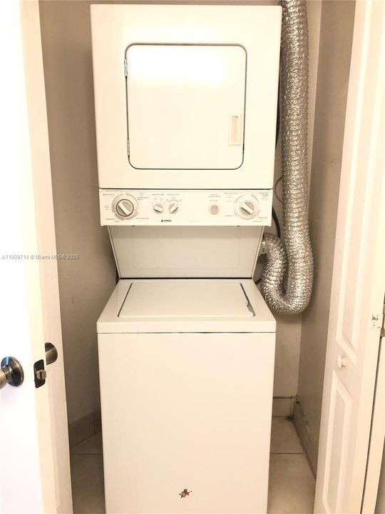 Activo con contrato: $2,100 (1 camas, 1 baños, 899 Pies cuadrados)