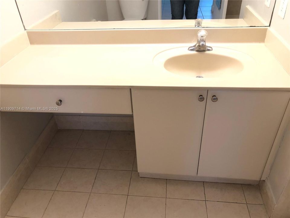 Activo con contrato: $2,100 (1 camas, 1 baños, 899 Pies cuadrados)