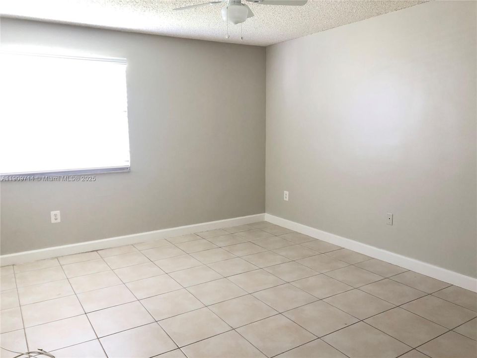 Activo con contrato: $2,100 (1 camas, 1 baños, 899 Pies cuadrados)