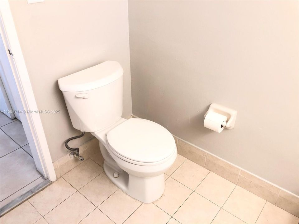 Activo con contrato: $2,100 (1 camas, 1 baños, 899 Pies cuadrados)