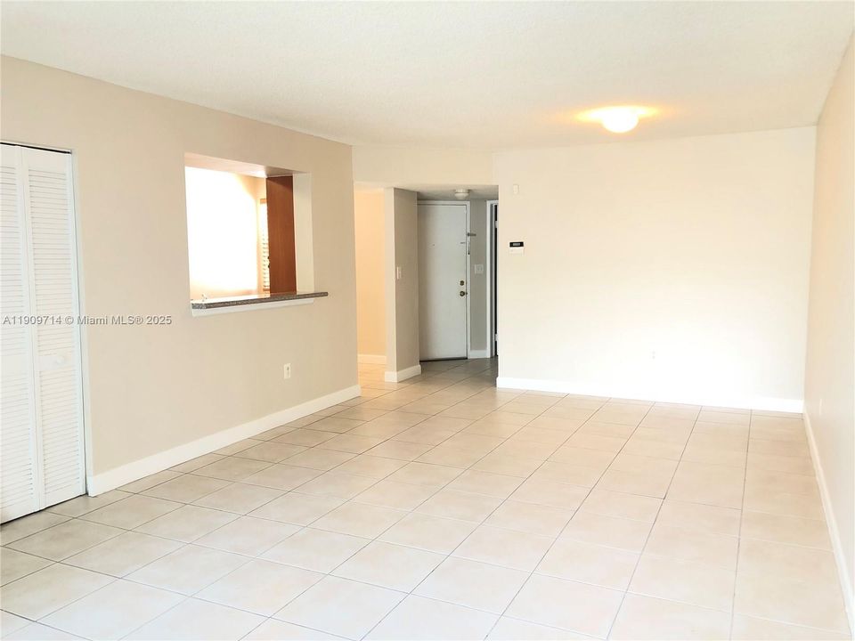 Activo con contrato: $2,100 (1 camas, 1 baños, 899 Pies cuadrados)