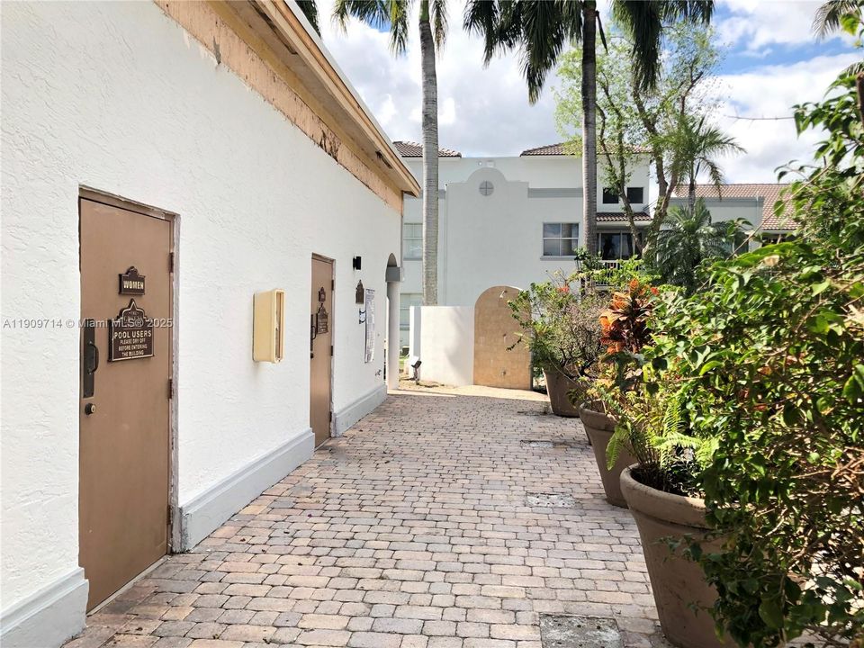 Activo con contrato: $2,100 (1 camas, 1 baños, 899 Pies cuadrados)