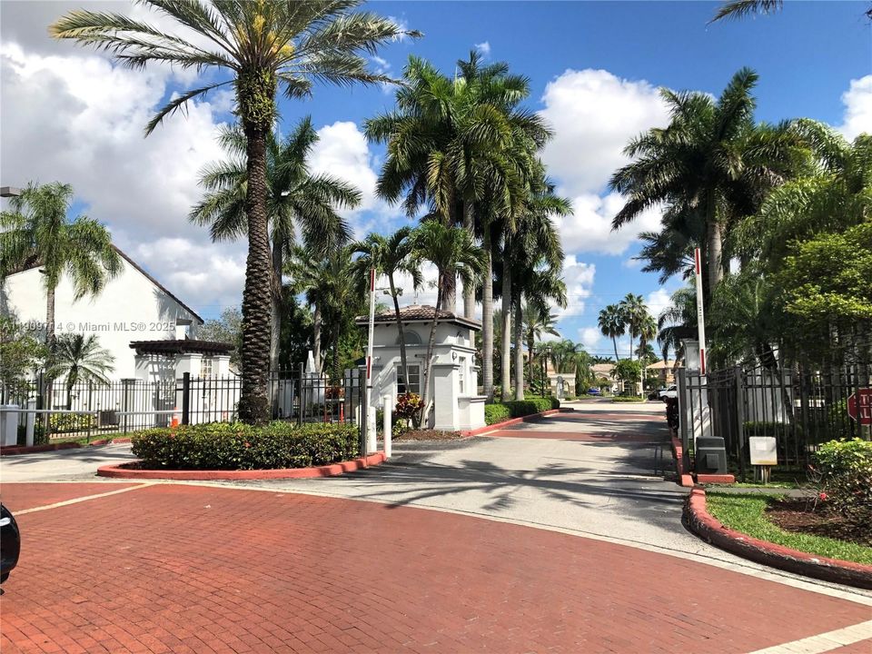 Activo con contrato: $2,100 (1 camas, 1 baños, 899 Pies cuadrados)