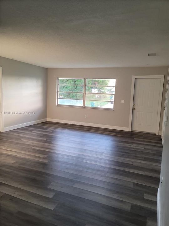 В аренду: $1,750 (3 спален, 2 ванн, 1150 Квадратных фут)