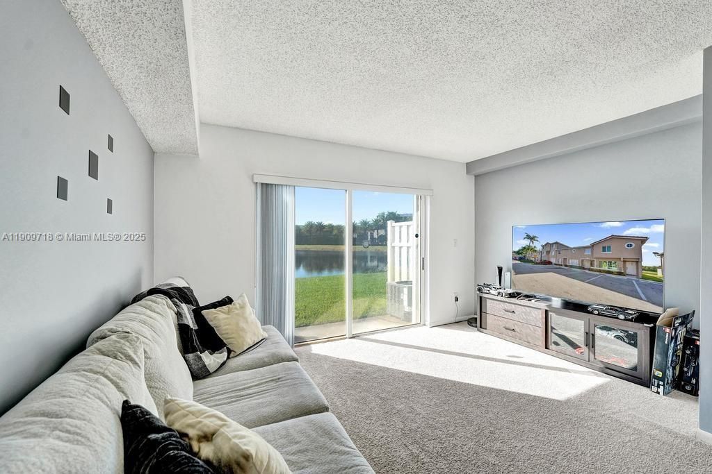 На продажу: $430,000 (2 спален, 2 ванн, 1158 Квадратных фут)