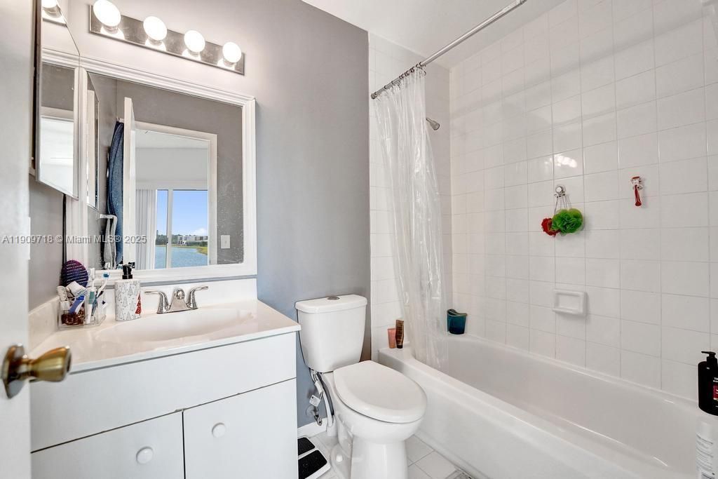 На продажу: $430,000 (2 спален, 2 ванн, 1158 Квадратных фут)