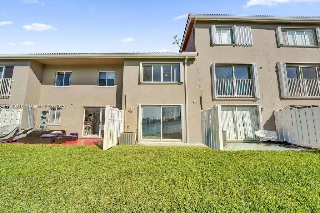 На продажу: $430,000 (2 спален, 2 ванн, 1158 Квадратных фут)