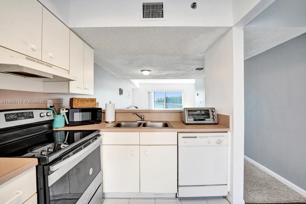 На продажу: $430,000 (2 спален, 2 ванн, 1158 Квадратных фут)