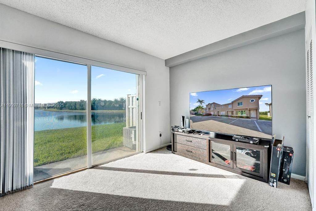 На продажу: $430,000 (2 спален, 2 ванн, 1158 Квадратных фут)