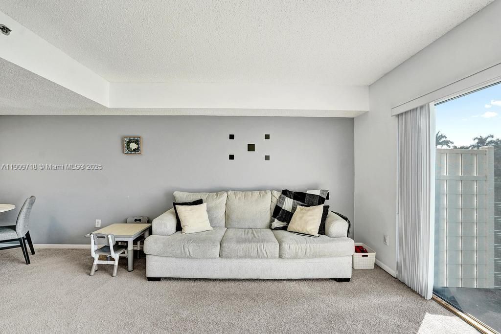 На продажу: $430,000 (2 спален, 2 ванн, 1158 Квадратных фут)