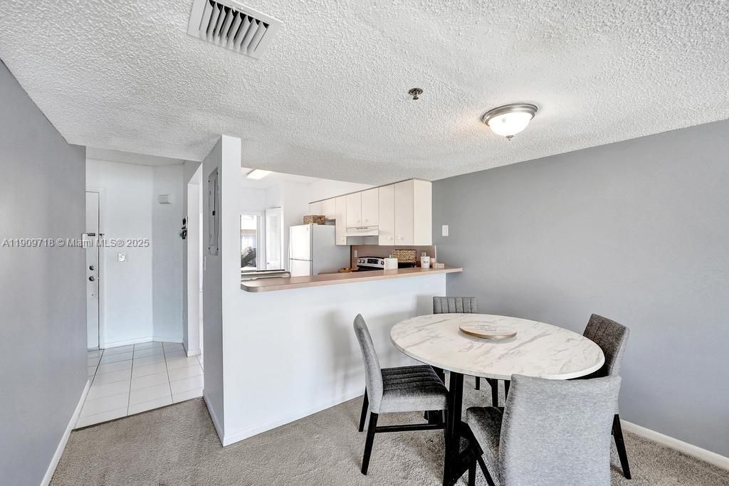 На продажу: $430,000 (2 спален, 2 ванн, 1158 Квадратных фут)