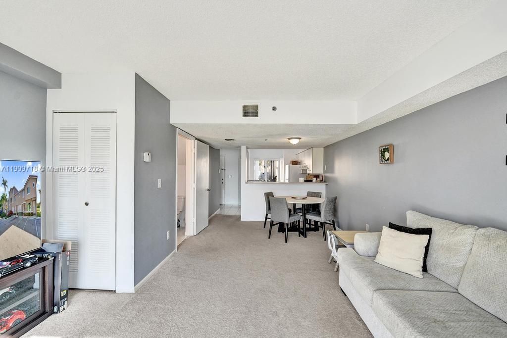 На продажу: $430,000 (2 спален, 2 ванн, 1158 Квадратных фут)