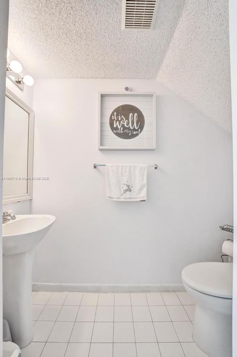 На продажу: $430,000 (2 спален, 2 ванн, 1158 Квадратных фут)