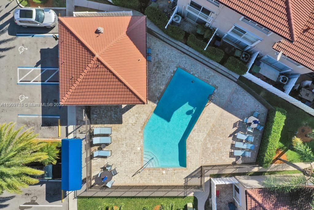 На продажу: $430,000 (2 спален, 2 ванн, 1158 Квадратных фут)