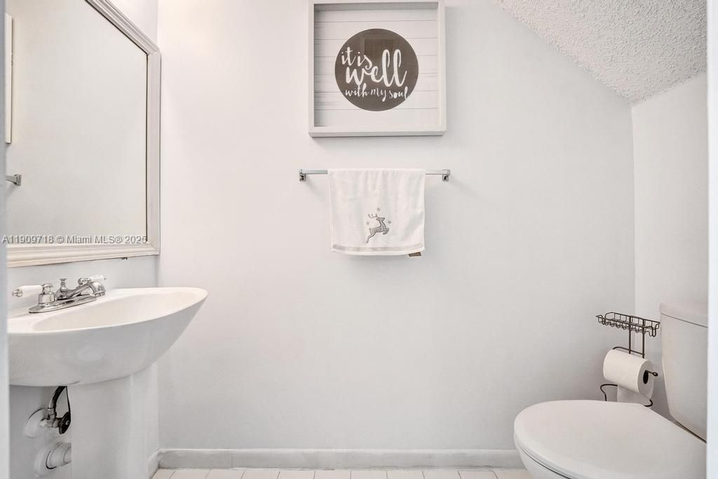 На продажу: $430,000 (2 спален, 2 ванн, 1158 Квадратных фут)